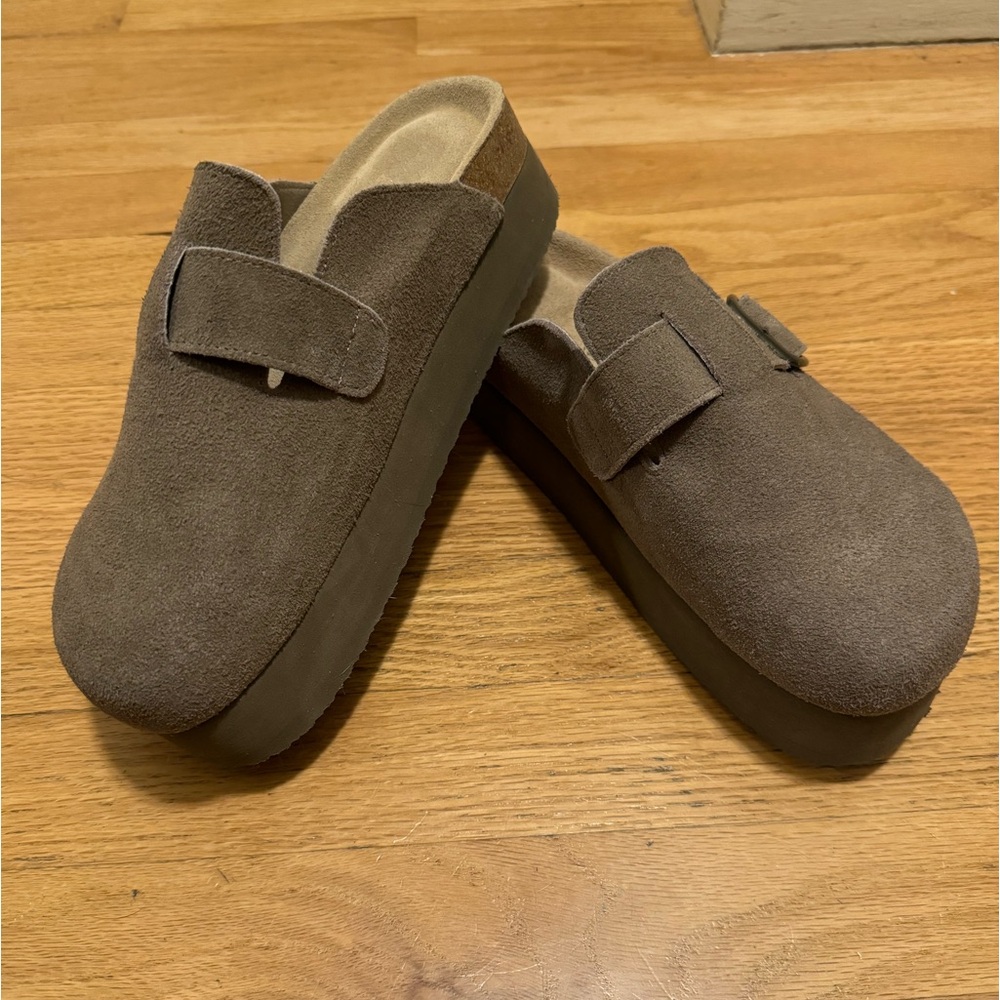 Cushionaire Granola Suede Platform Clog (NWoT)